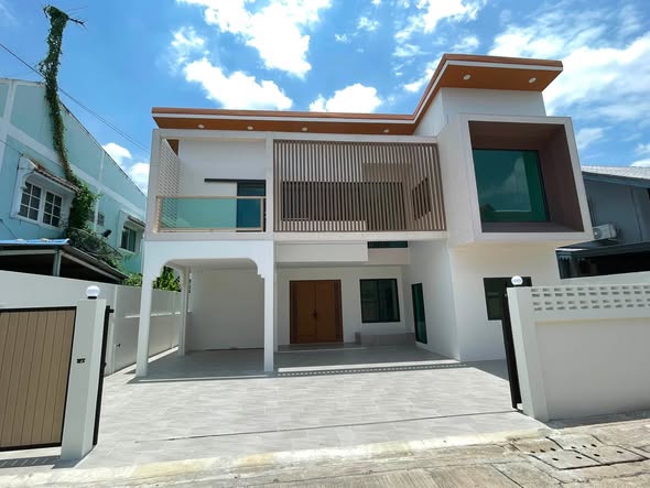 Baan Klang Muang Lat Phrao 87