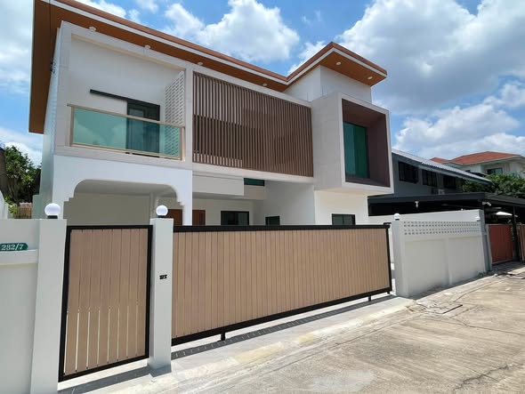 Baan Klang Muang Lat Phrao 87
