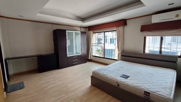 Baan Klang Muang Rama 9 Soi 43