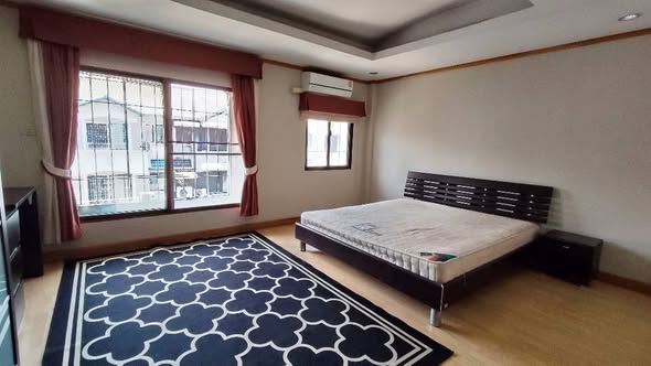 Baan Klang Muang Rama 9 Soi 43