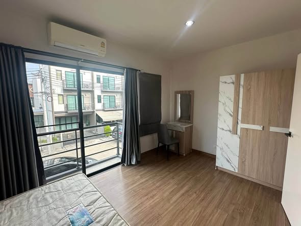 bedroom and room interior of บ้านกลางเมืองศรีนครินทร์-อ่อนนุช | Baan Klang Muang Srinakarin-Onnut