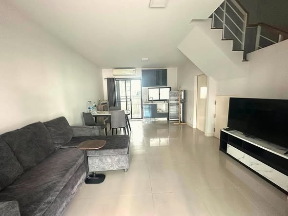 living room of บ้านกลางเมืองศรีนครินทร์-อ่อนนุช | Baan Klang Muang Srinakarin-Onnut