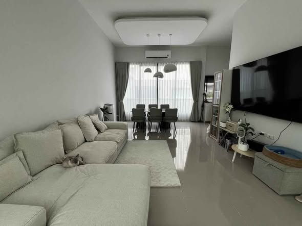living room of Baan Klang Muang The Edition Sukhumvit-Onnut