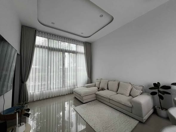 living room and bedroom of Baan Klang Muang The Edition Sukhumvit-Onnut