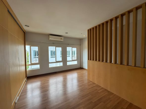 room interior of Baan Klang Muang Urbanion Rama 9-Ladprao