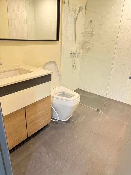 bathroom of Baan Phrom Phong