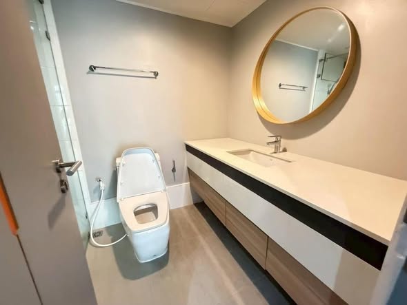 bathroom of Baan Phrom Phong