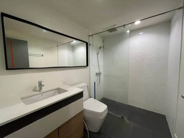 room interior and bathroom of Baan Phrom Phong