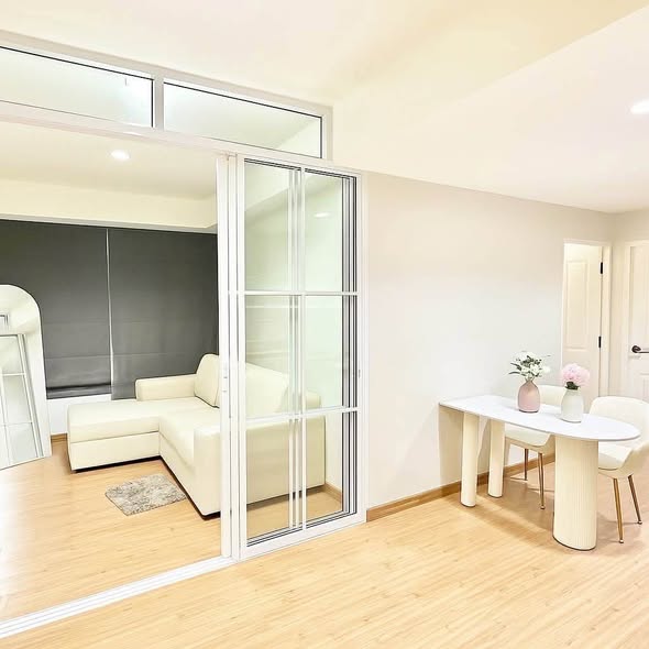 living room and room interior of Baan Sukhothai Condo Building 11