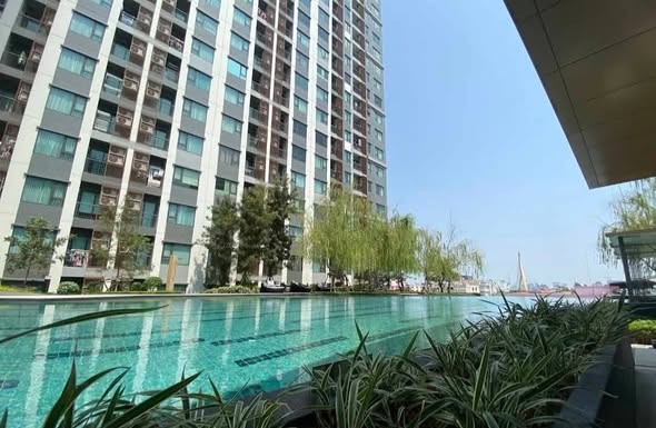 pool of บ้านริมรัชดา Baanrim Ratchada Apartment