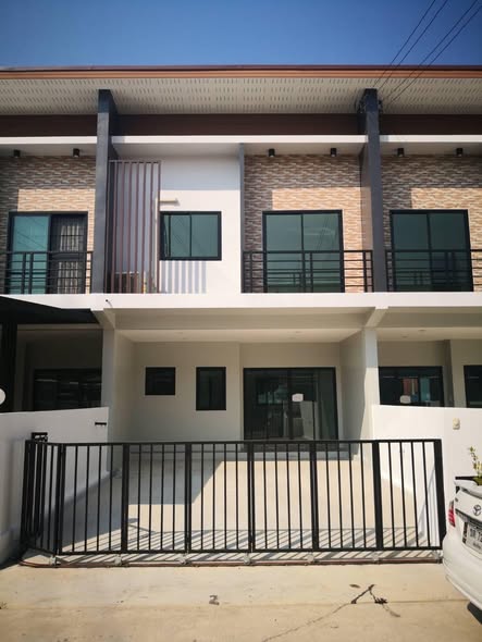 Ban Klang Mueang Pinklao-Charan