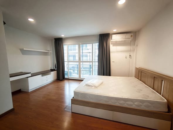 bedroom of Ban Klang Mueang S-Sense Sathorn-Taksin 2