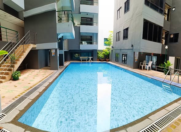 pool of Bang Na Place Condo