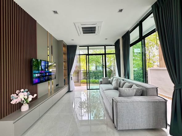 living room and room interior of Bangkok Boulevard Bangna KM.5 บางกอก บูเลอวาร์ด บางนา กม.5