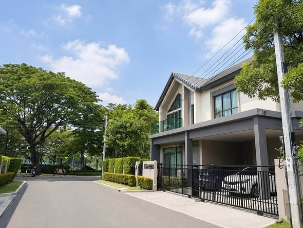 Bangkok Boulevard Sathorn Pinklao 2