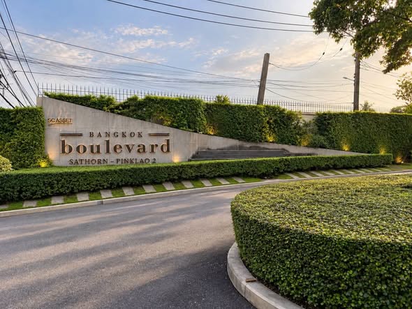Bangkok Boulevard Sathorn Pinklao 2