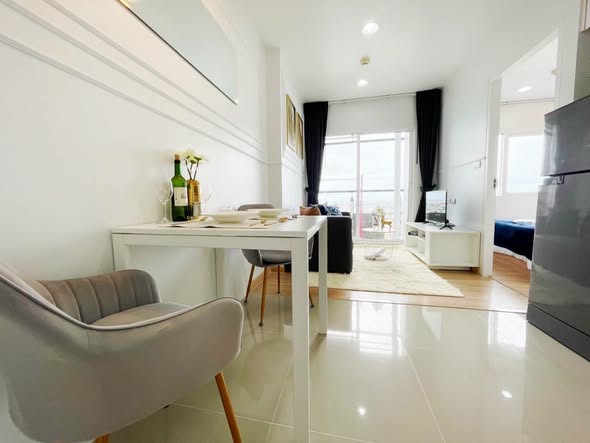living room and bedroom of Bangkok Horizon Ratchada-Thapra