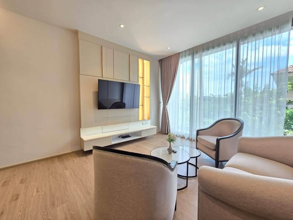 bedroom and living room of Bearing Residence