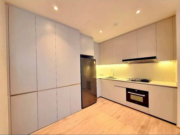 room interior and kitchen of Bearing Residence