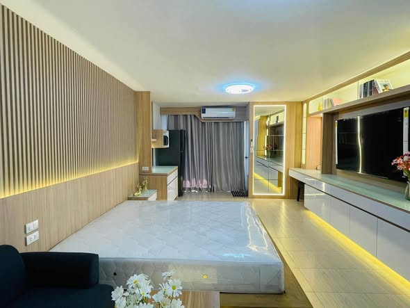 bedroom of คอนโดฌ็องเซลิเซ่ ศรีสมาน
