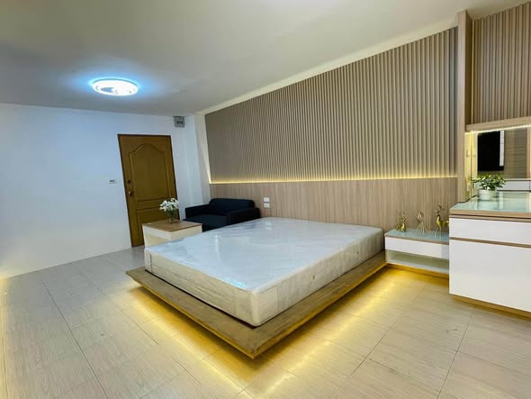 bedroom of คอนโดฌ็องเซลิเซ่ ศรีสมาน
