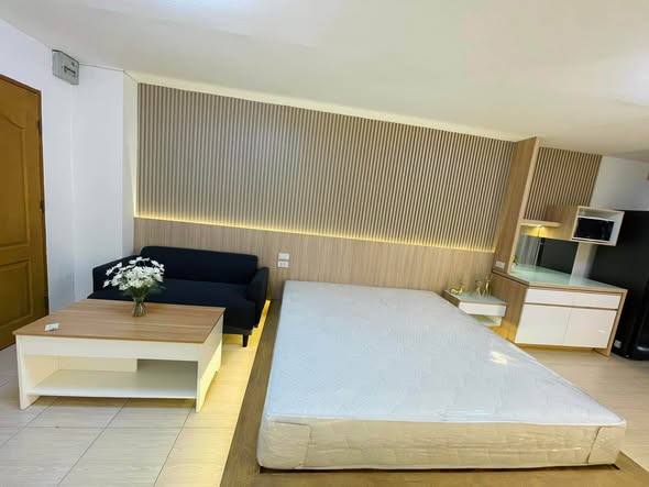 bedroom of คอนโดฌ็องเซลิเซ่ ศรีสมาน