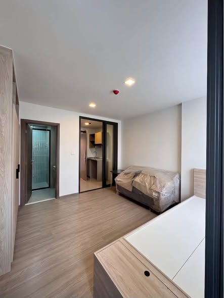 bedroom and room interior of เดอะมูฟ ประดิพัทธ์
