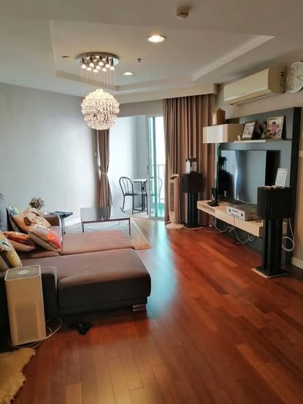 living room and bedroom of Belle Grand Rama 9