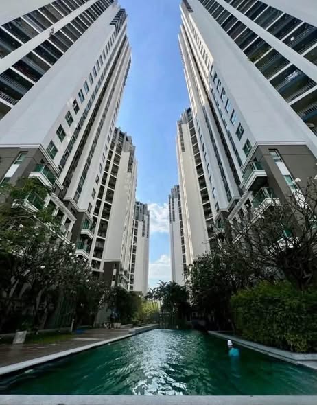 pool of Belle Grand Rama 9