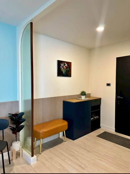 room interior and bathroom of Belle Grand Rama 9