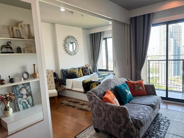 living room and bedroom of Blocs 77