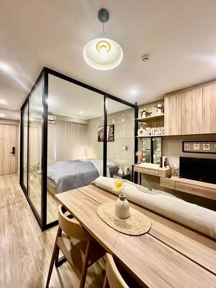bedroom and room interior of Blossom Condo Sathon-Charoen Rat