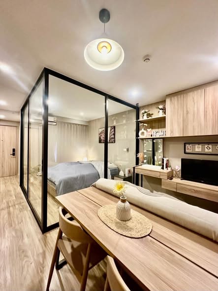 bedroom and room interior of Blossom Condo Sathon-Charoen Rat
