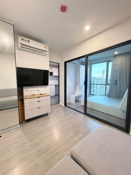 bedroom and room interior of Blue Sukhumvit 105