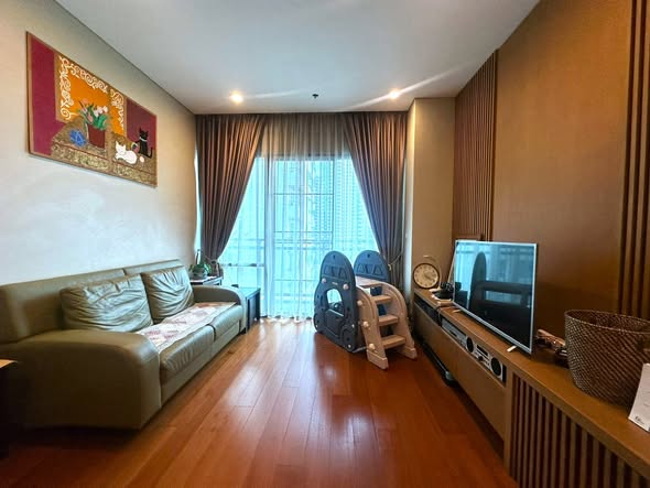 bedroom and living room of Bright Sukhumvit 24