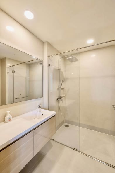 room interior and bathroom of Bright Sukhumvit 24