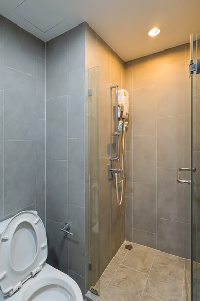 bathroom of C Ekkamai Condominium