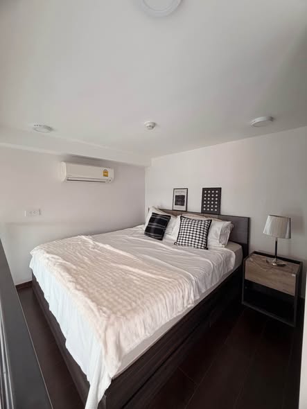bedroom of C Ekkamai Condominium