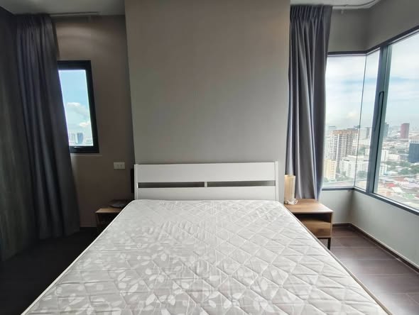 bedroom of C Ekkamai Condominium