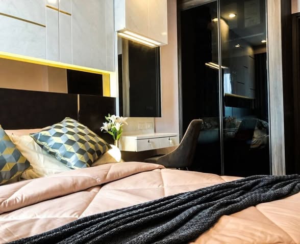 bedroom of C Ekkamai Condominium