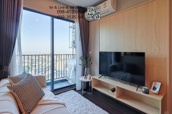 bedroom and living room of C Ekkamai Condominium