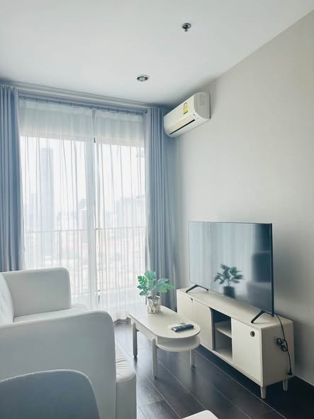 bedroom and living room of C Ekkamai Condominium