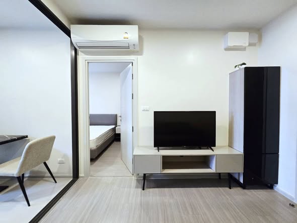 bedroom and room interior of C Ekkamai Condominium