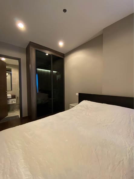 bedroom and room interior of C Ekkamai Condominium