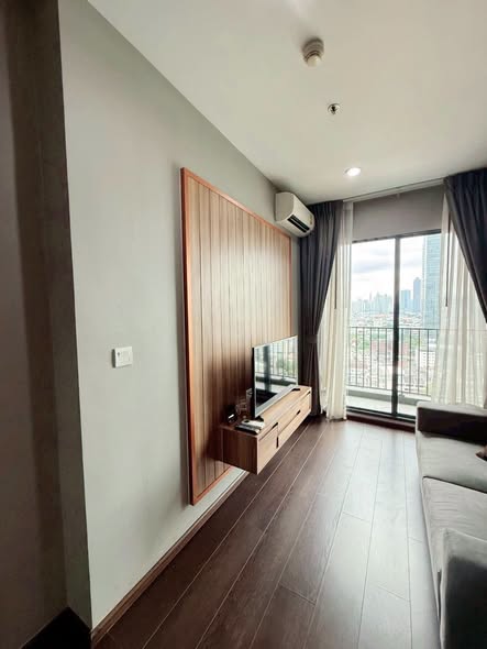 bedroom and room interior of C Ekkamai Condominium