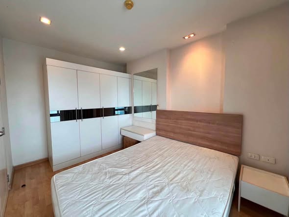 bedroom and room interior of Casa Condo Asoke-Dindaeng
