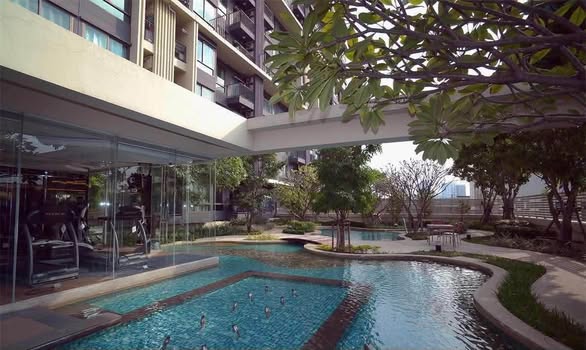 pool of Casa Condo Asoke-Dindaeng