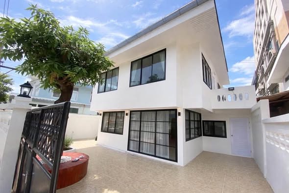 CASA@20: Premium studios: monthly and long stay rentals – please whatsapp for details.