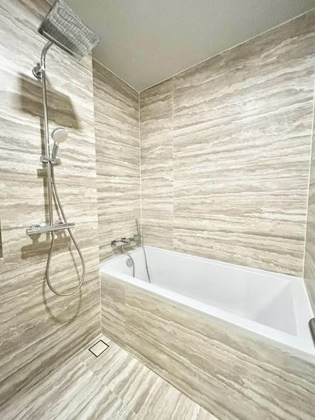 bathroom of Celes Asoke