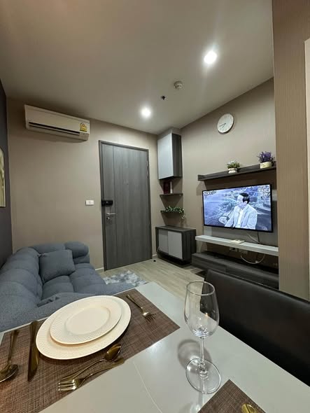 living room of Centric Huai Khwang Station